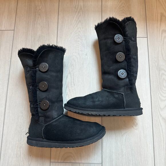 Ugg Bailey Button Triplet II black suede sheepskin boots US 6 - Picture 2 of 5